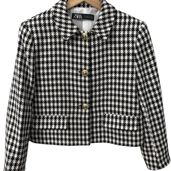 Zara Jackets & Blazers - Blazer‎ Zara houndstooth golden button .size XS.
